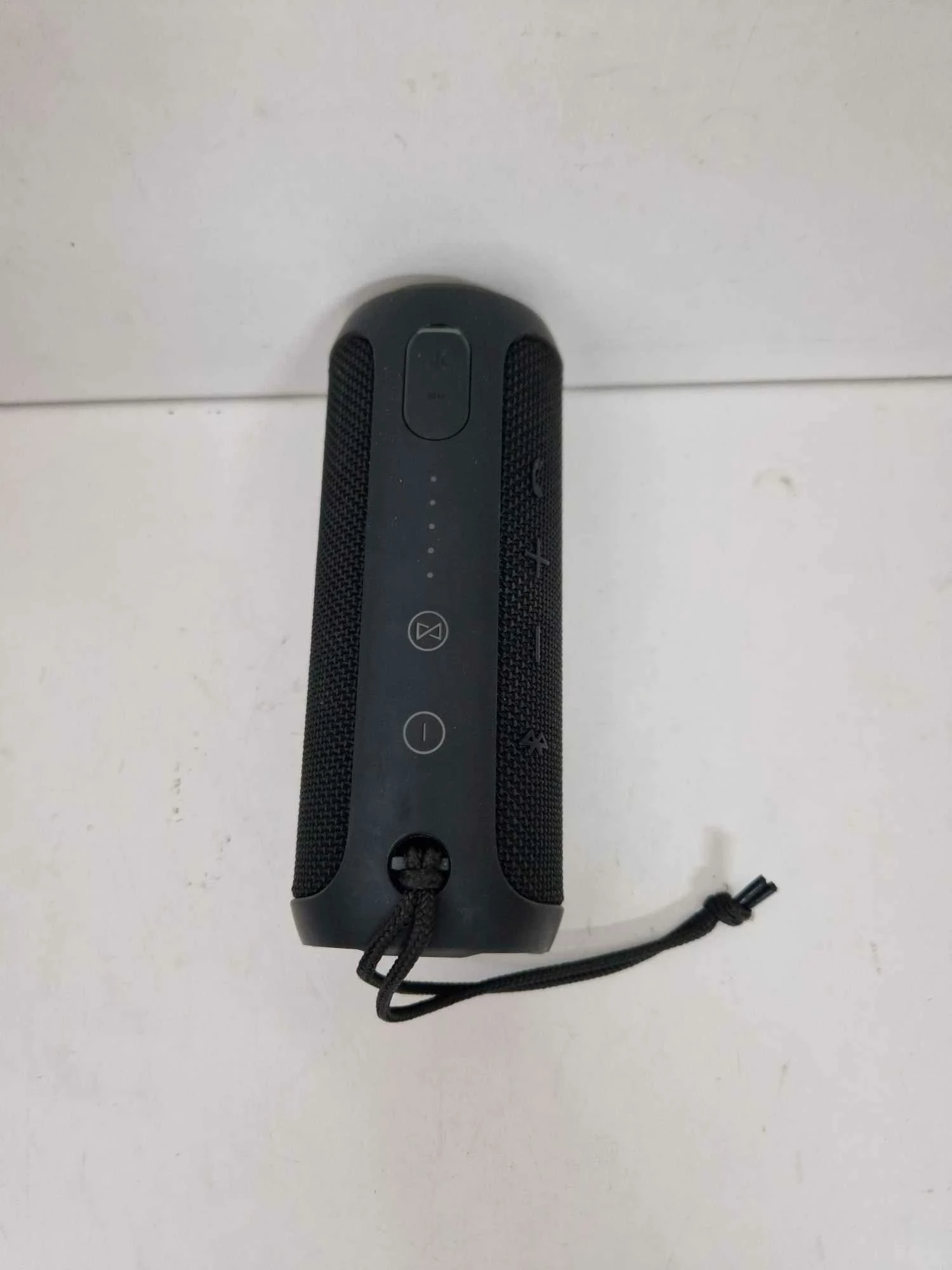 jbl-glosnik-marka-jbl