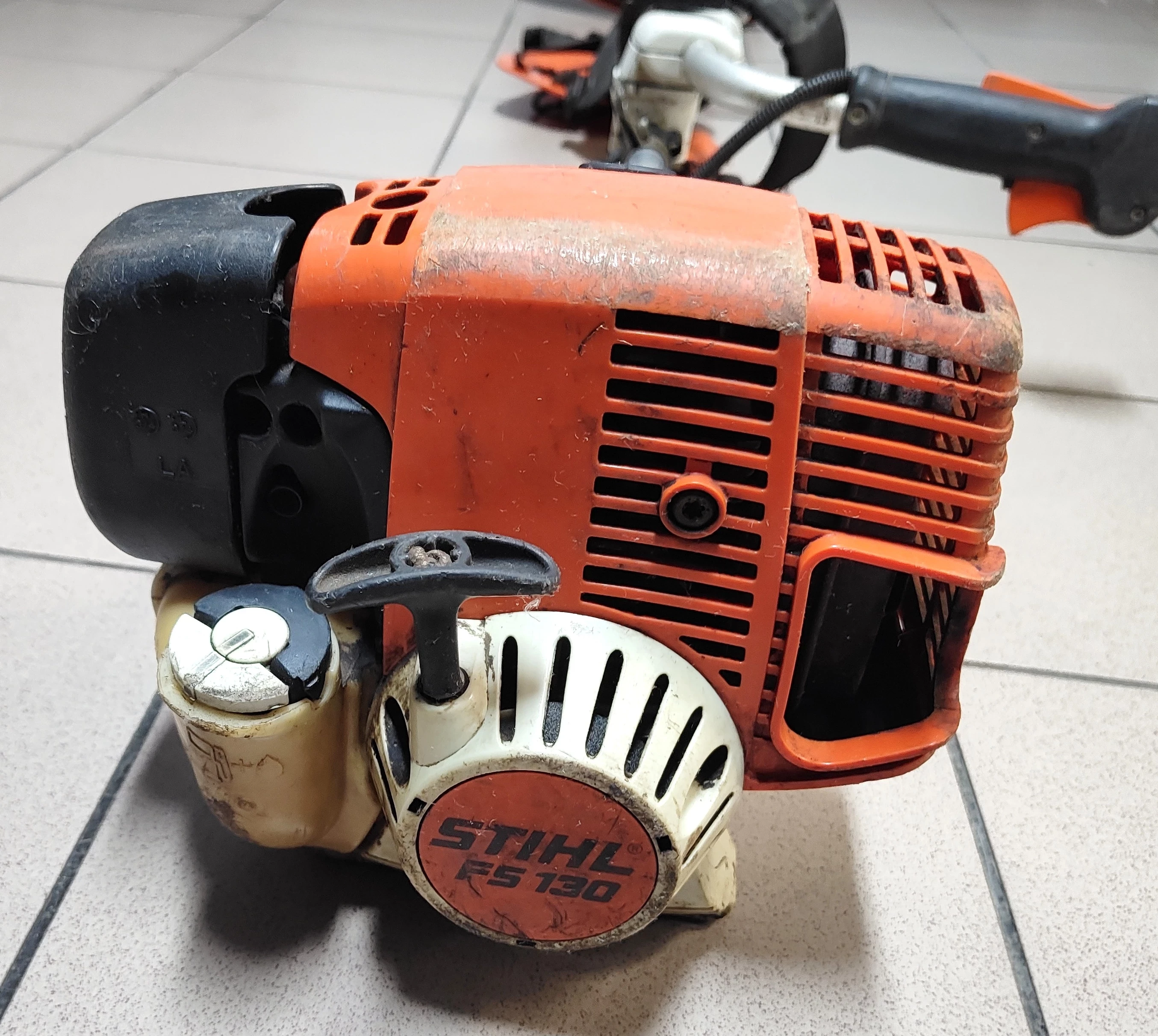 kosa-spalinowa-stihl-fs-130r-030-dlugosc-narzedzia-180