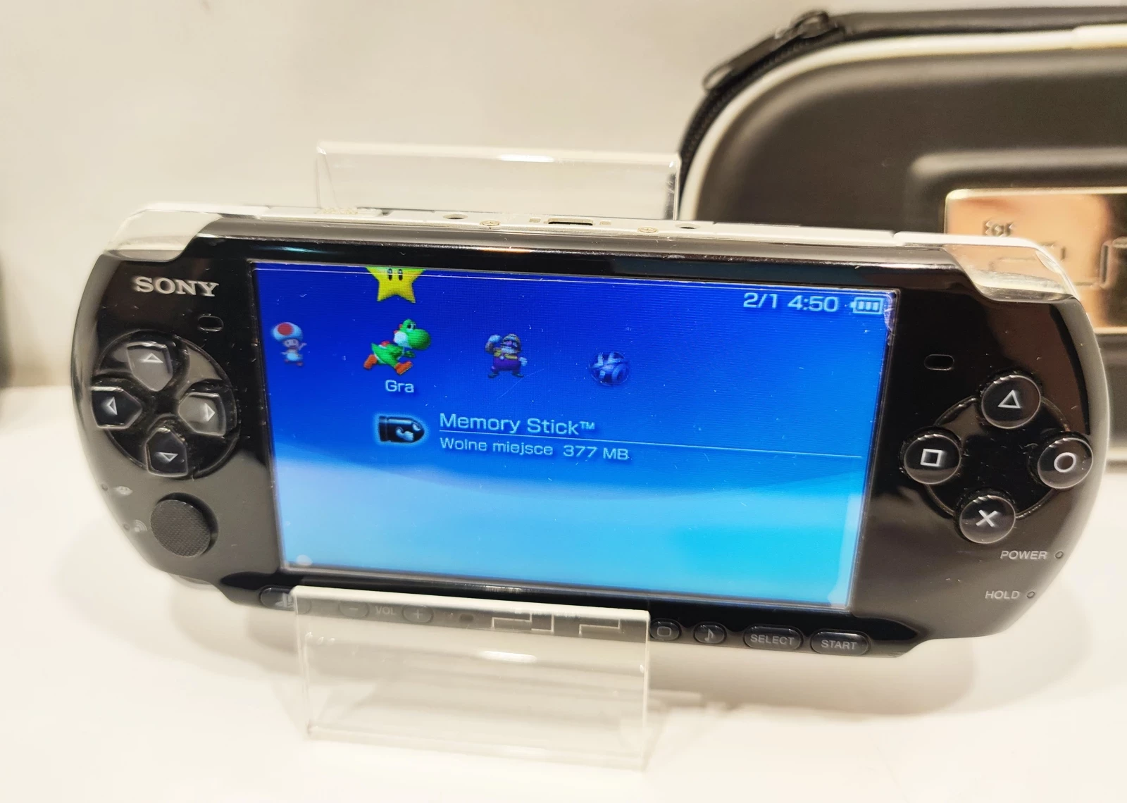 konsola-psp-z-etui-przerobiona-z-wgranymi-grami-model-psp-slim-2004