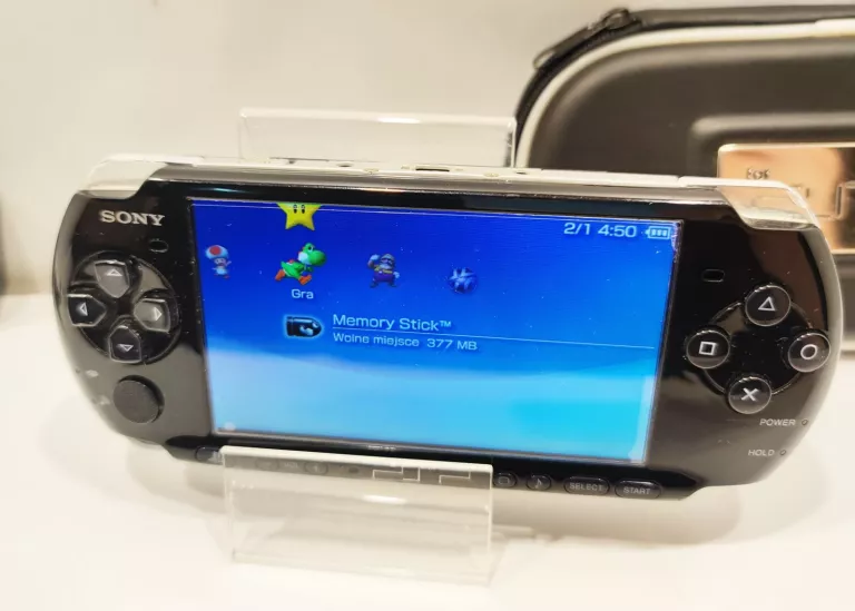 konsola-psp-z-etui-przerobiona-z-wgranymi-grami-model-psp-slim-2004