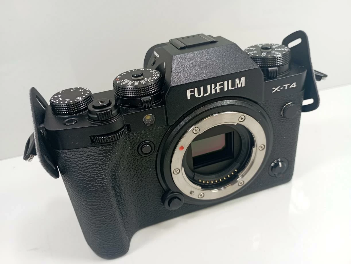 aparat-cyfrowy-bezlusterkowiec-fujifilm-x-t4-czarny-komplet-stan-uzywany