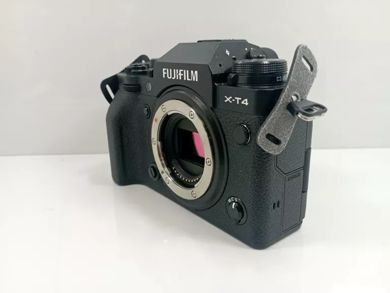 aparat-cyfrowy-bezlusterkowiec-fujifilm-x-t4-czarny-komplet-marka-fujifilm