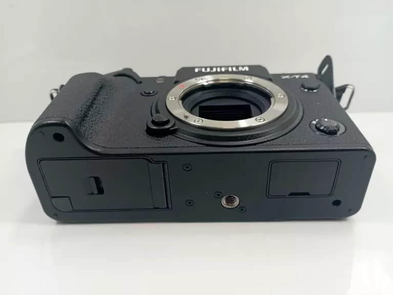 aparat-cyfrowy-bezlusterkowiec-fujifilm-x-t4-czarny-komplet-stabilizacja-mechaniczna-matrycy