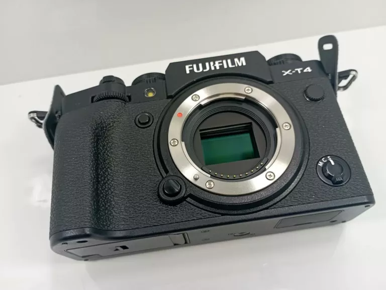 aparat-cyfrowy-bezlusterkowiec-fujifilm-x-t4-czarny-komplet-kod-producenta-16650467