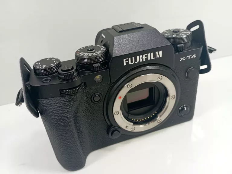aparat-cyfrowy-bezlusterkowiec-fujifilm-x-t4-czarny-komplet-stan-uzywany