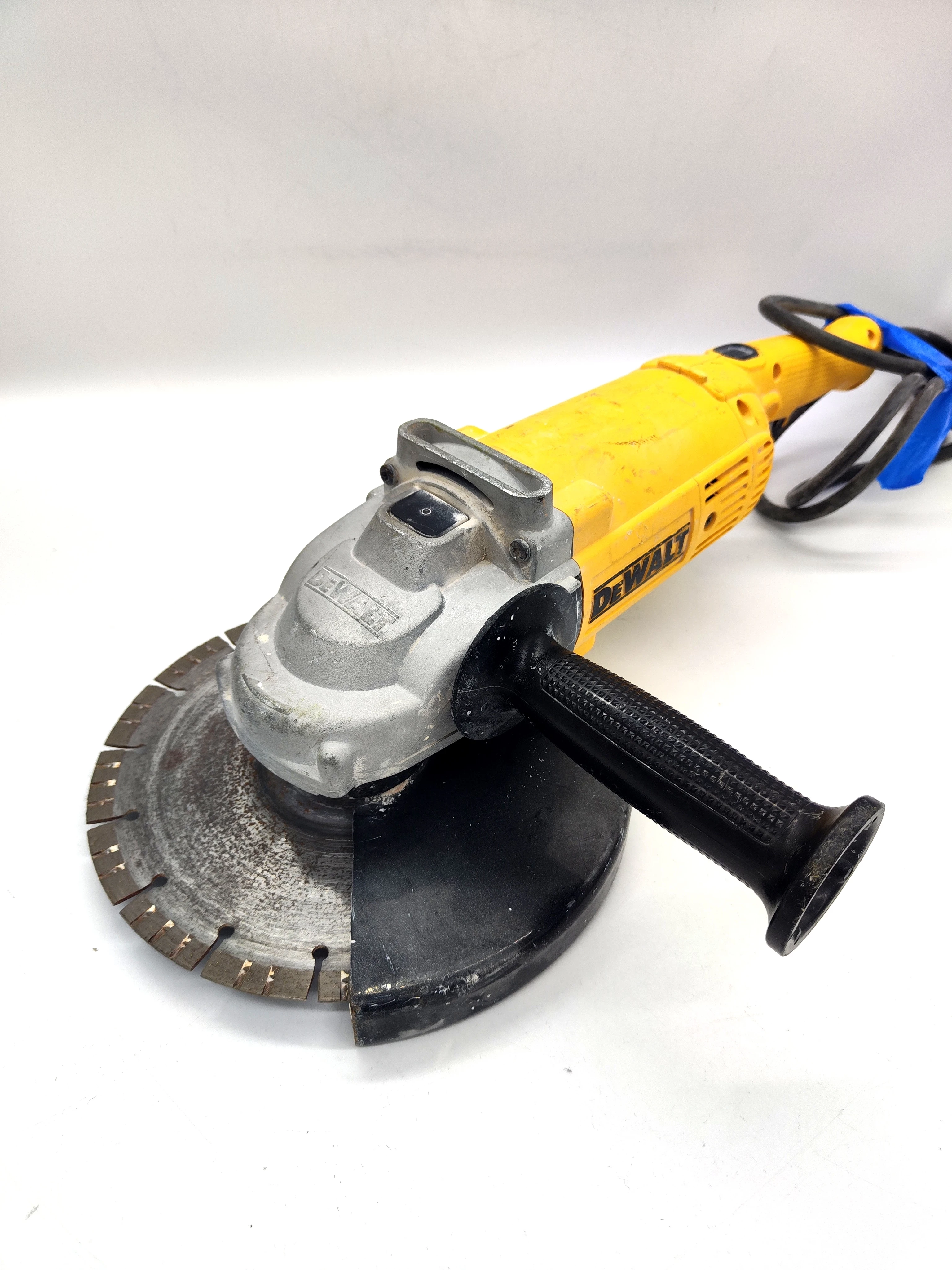 szlifierka-katowa-dewalt-d28490-uszkodzona-rodzaj-zasilania-sieciowe