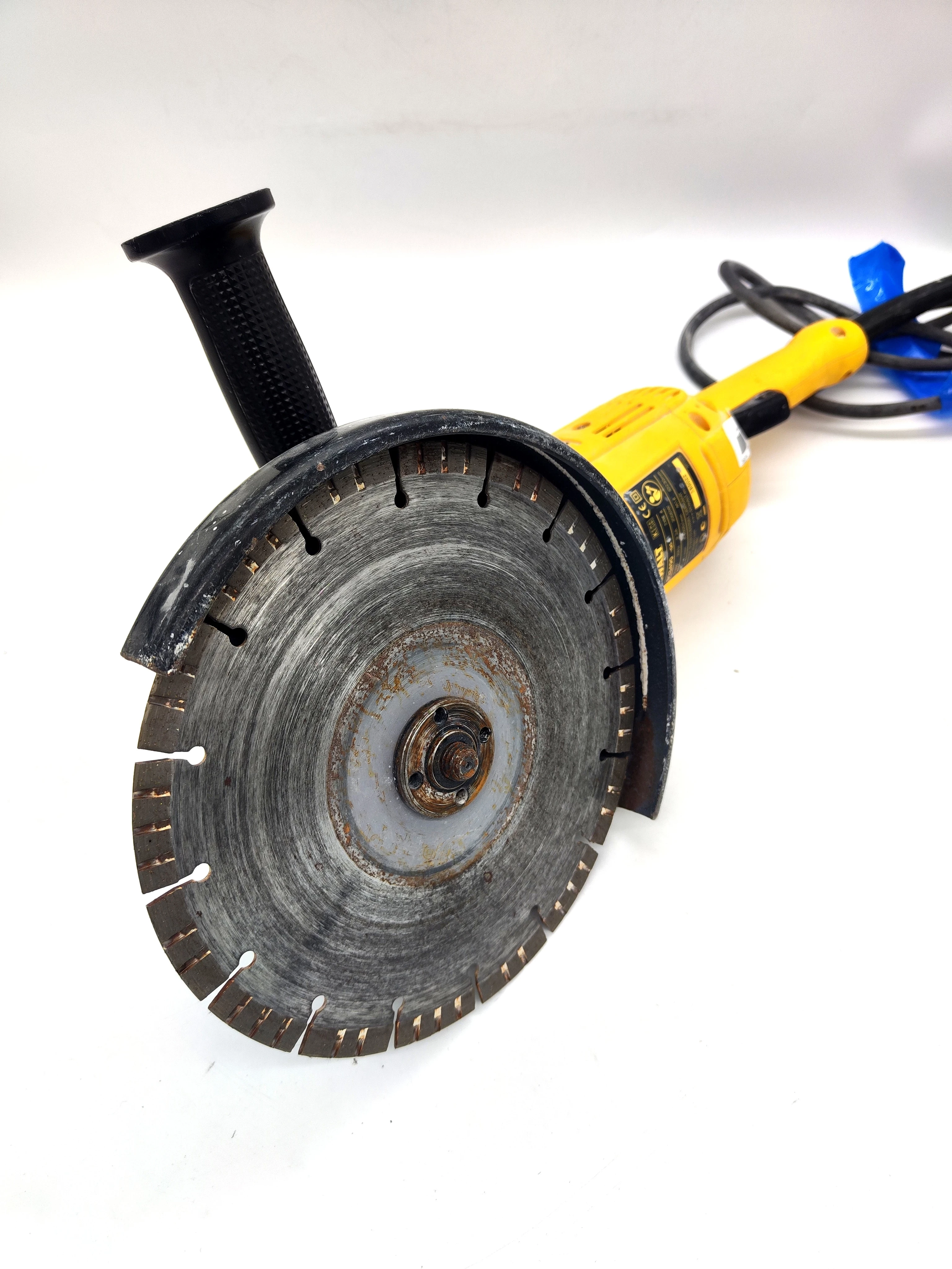 szlifierka-katowa-dewalt-d28490-uszkodzona-marka-dewalt