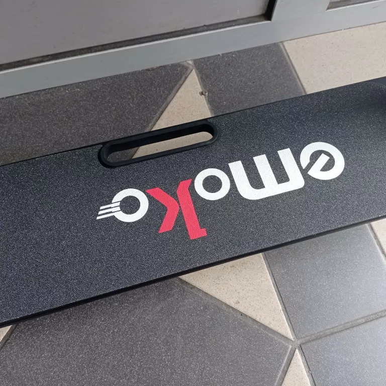 hulajnoga-elektryczna-emoko-ht-t2-warto-kolor-czarny