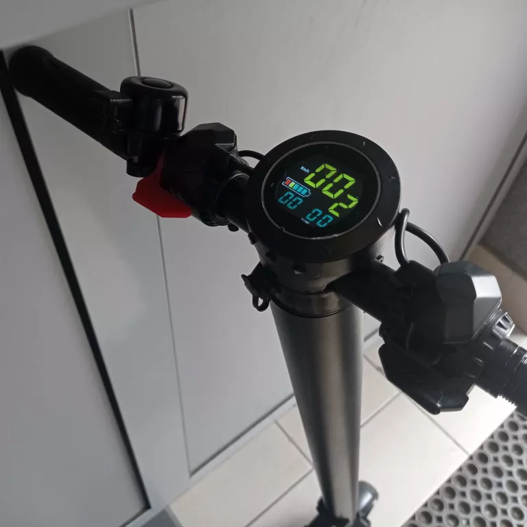 hulajnoga-elektryczna-emoko-ht-t2-warto-stan-powystawowy