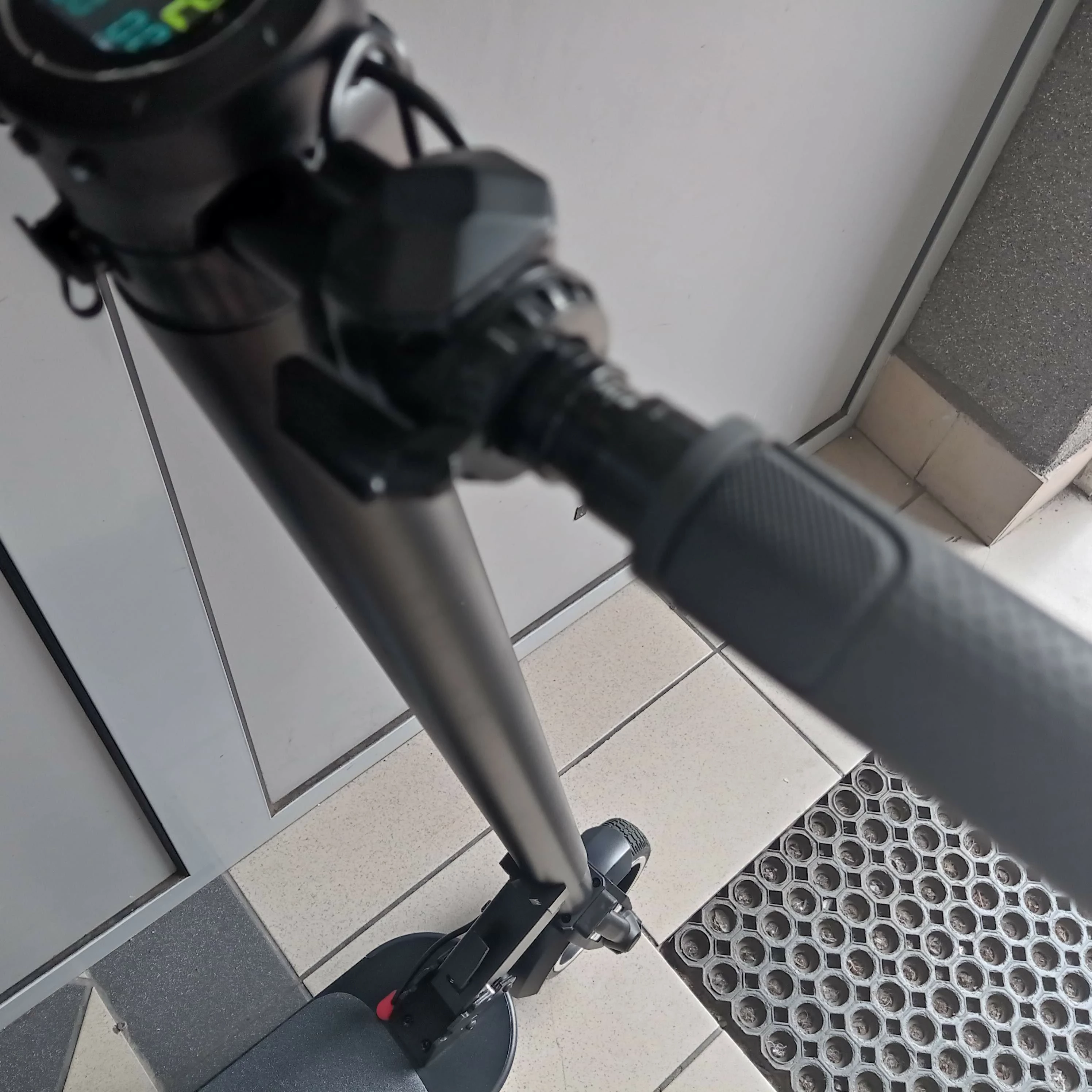 hulajnoga-elektryczna-emoko-ht-t2-warto-marka-inna-marka