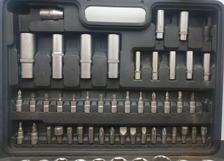 zestaw-kluczy-nasadowych-vorel-58683-walizka-opis-marka-vorel