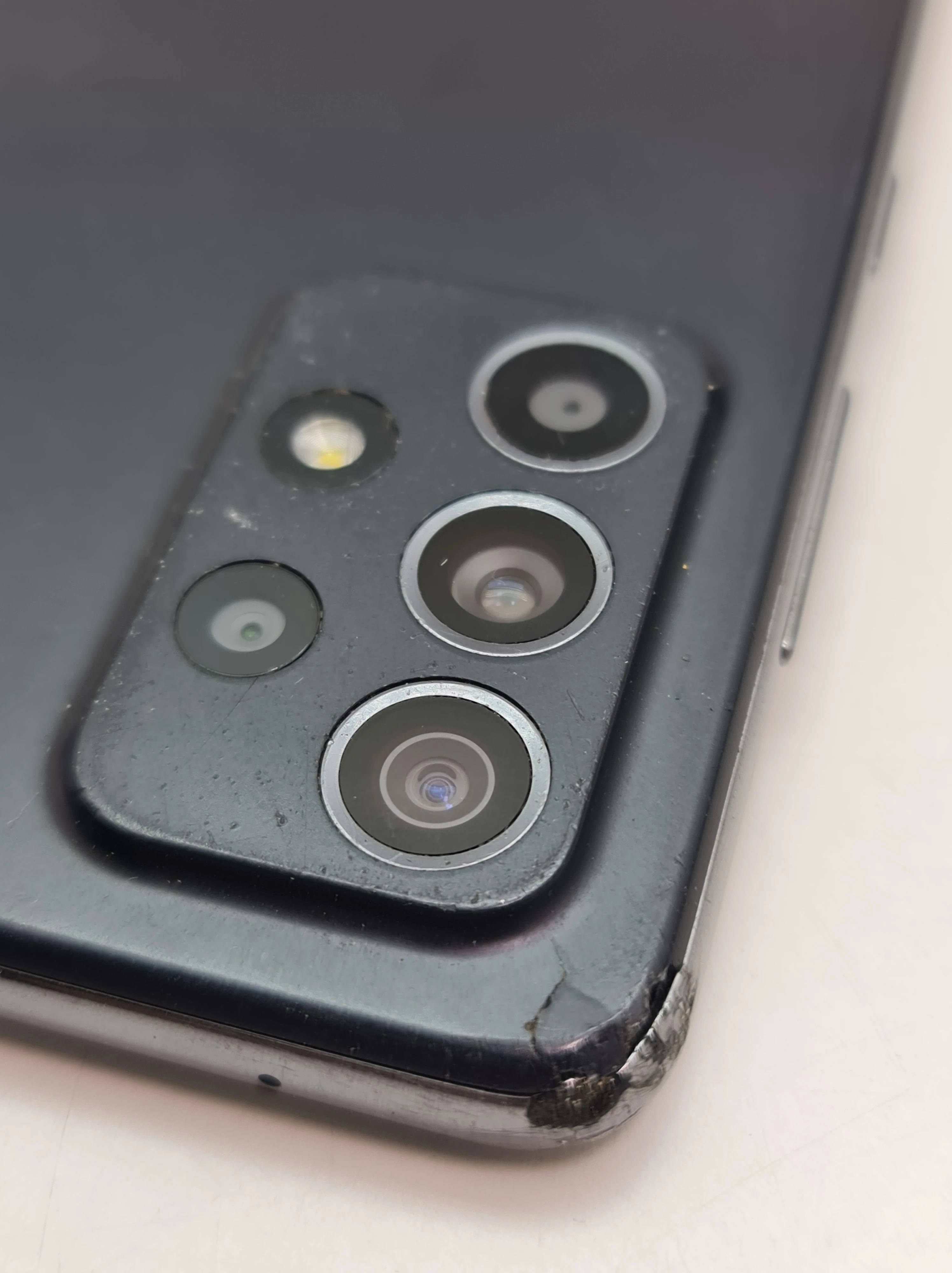 telefon-samsung-galaxy-a52s-5g-zablokowany-wbudowana-pamiec-128-gb