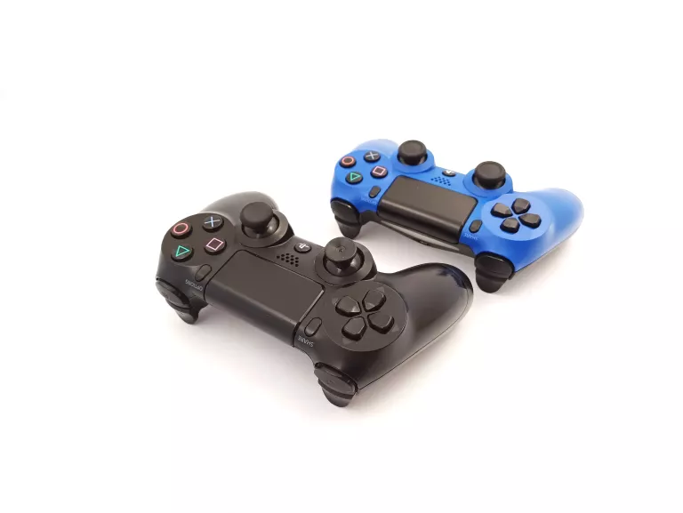 konsola-sony-playstation-4-classic-ps4-500gb-2-pady-3-gry-stan-uzywany