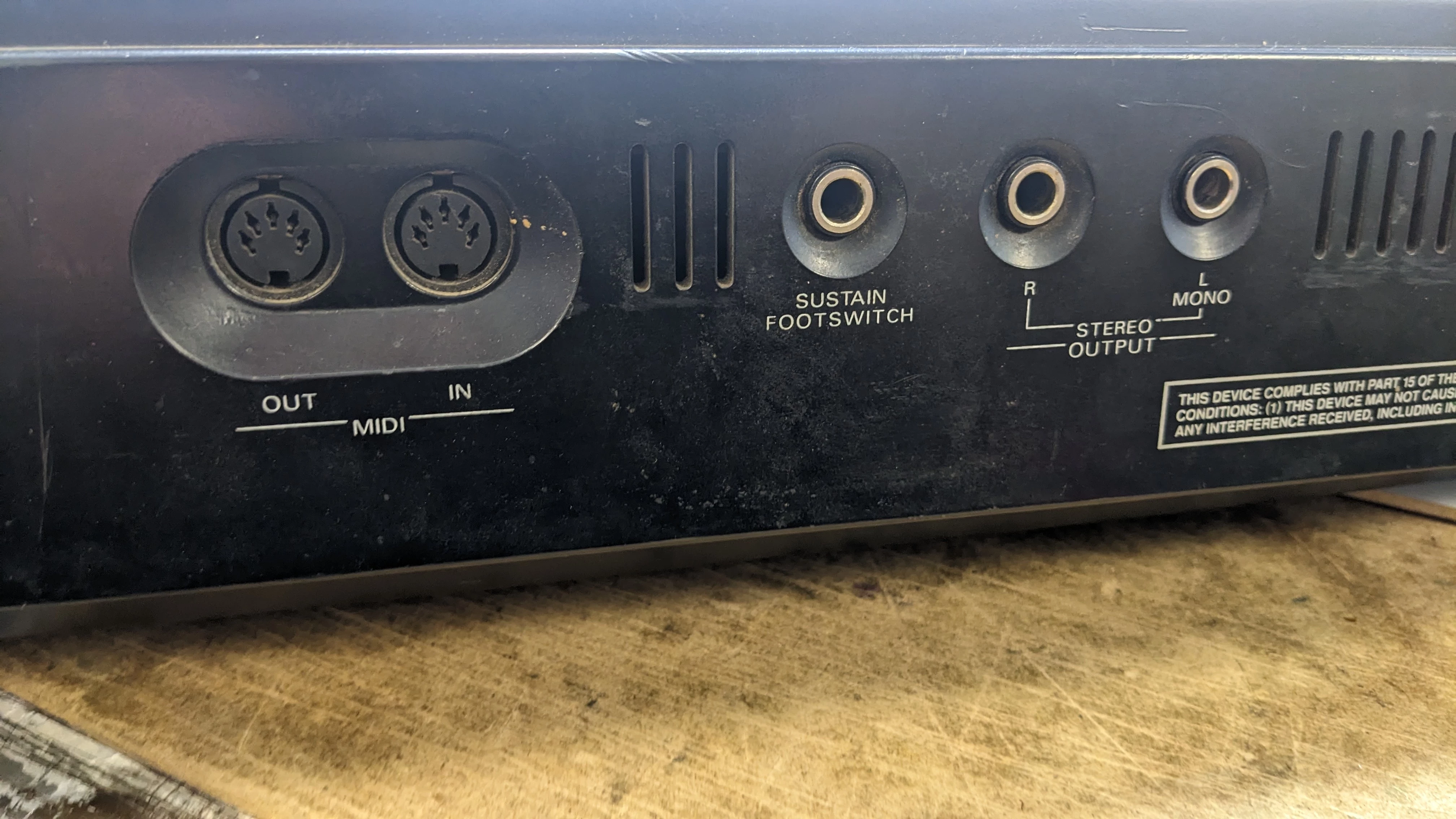 keyboard-roland-e16-uszkodzony-model-e-16