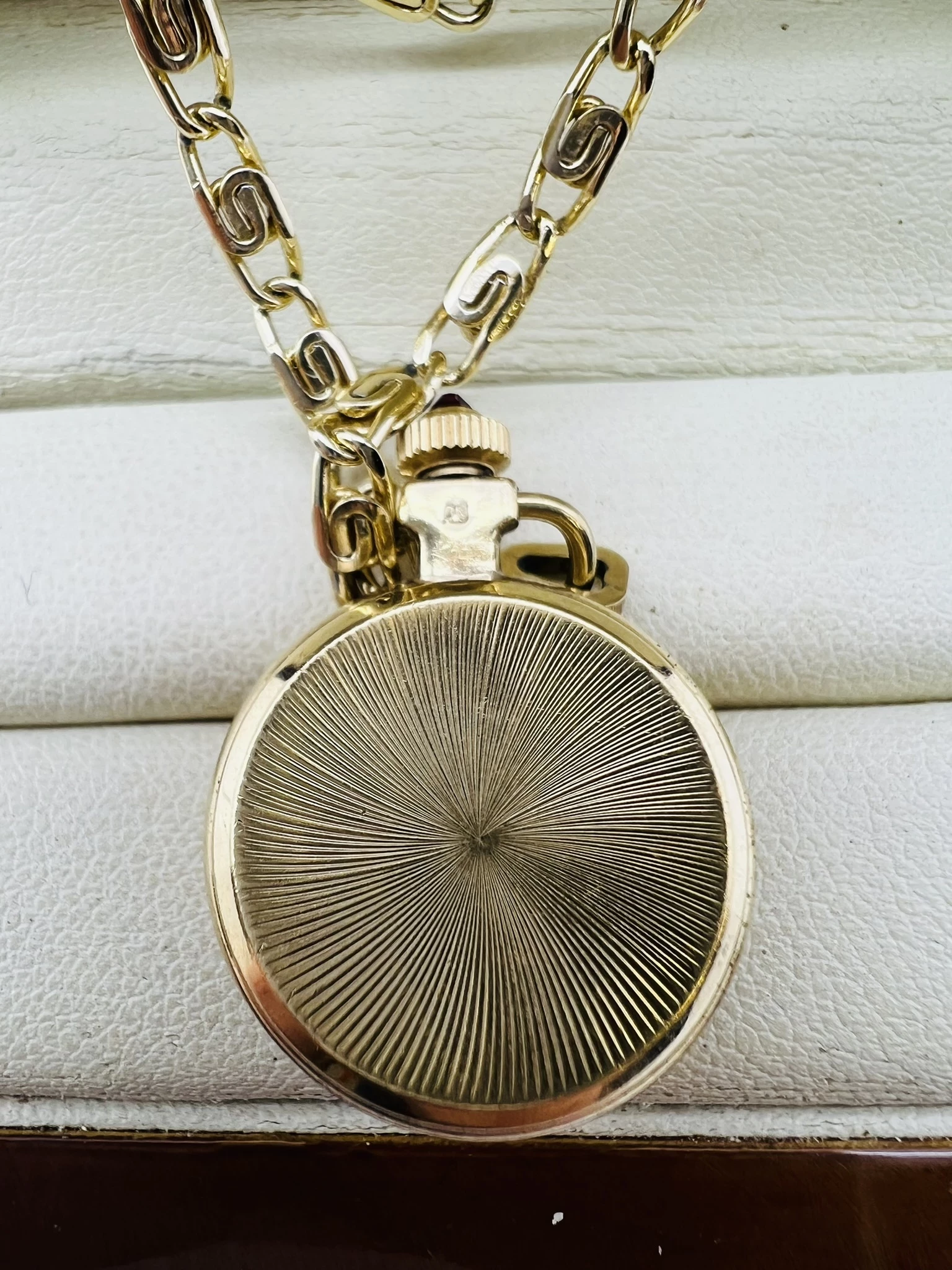 zegarek-czajka-na-lancuszku-rodzaj-analogowe