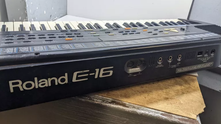 keyboard-roland-e16-uszkodzony-kod-producenta-e-16