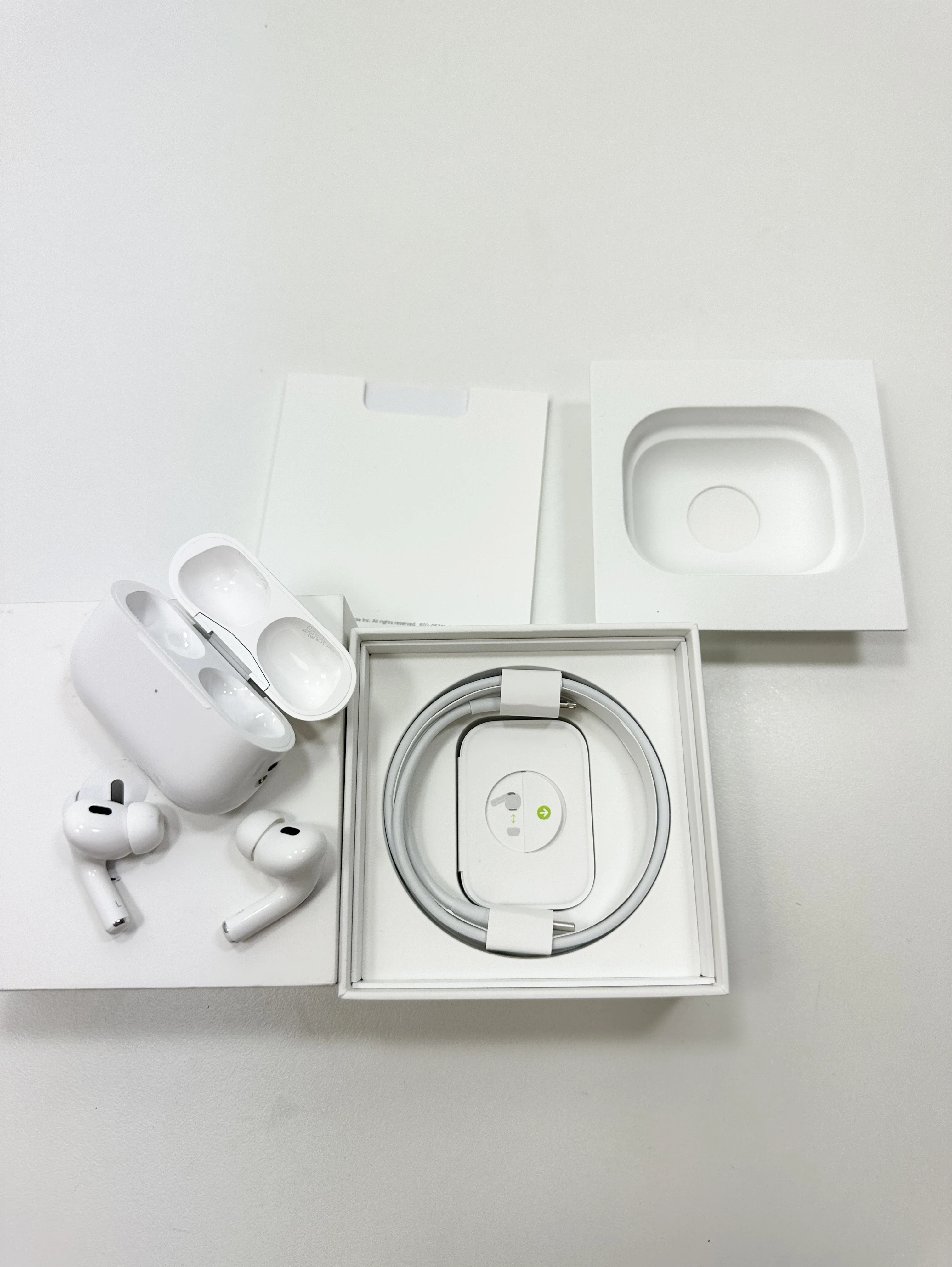 sluchawki-apple-airpods-pro-2-gen-powystawowe-mickiewicza-8-chrzanow