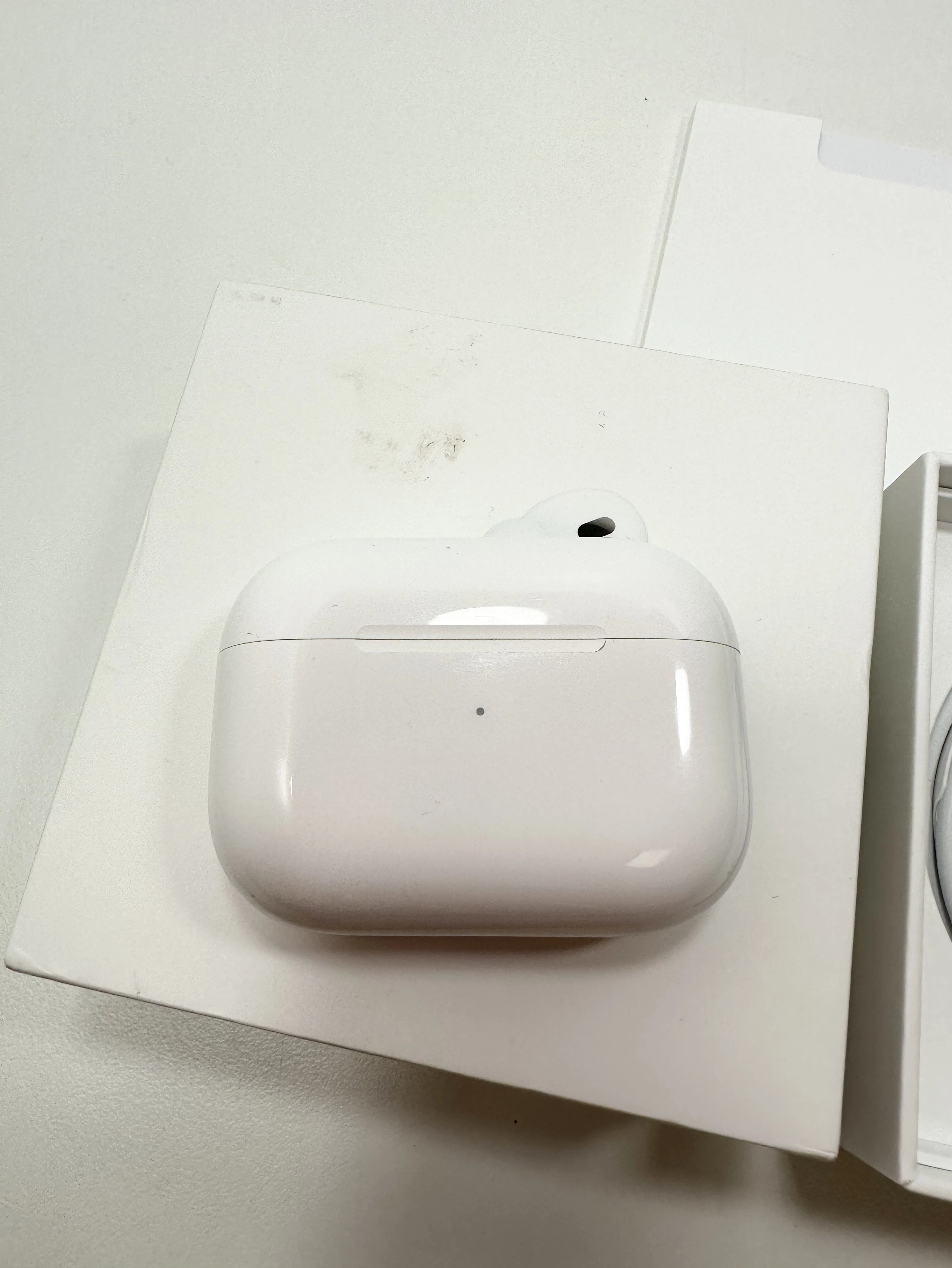 sluchawki-apple-airpods-pro-2-gen-powystawowe-transmisja-sygnalu-bluetooth