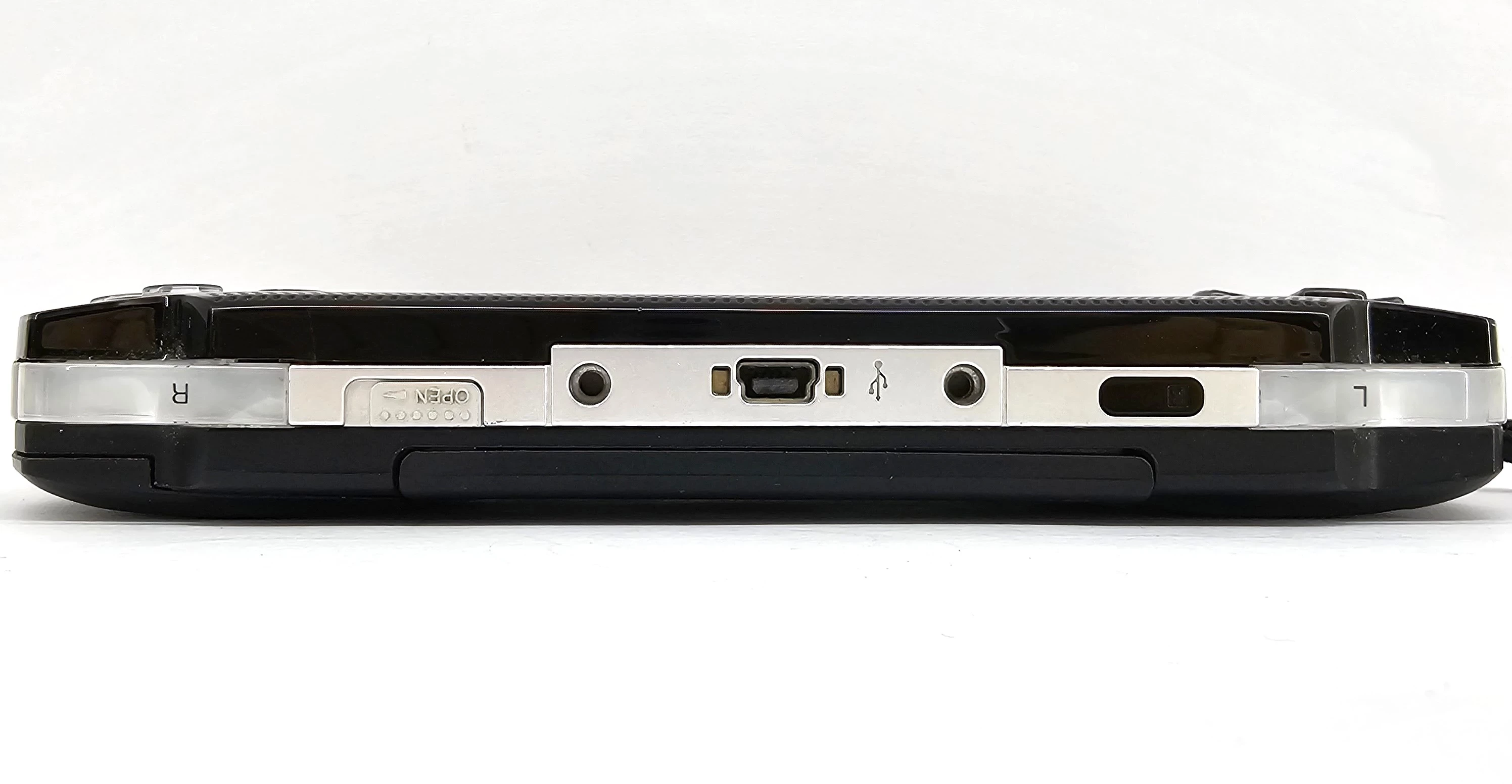 konsola-psp-1004-etui-gry-kod-producenta-e1004