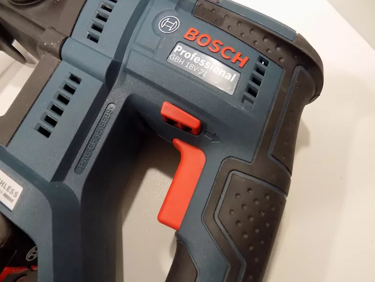 SZLIFIERKA BOSCH GWS 18V 7 + MŁOTOWIERTARKA BOSCH GBH 18V-21
