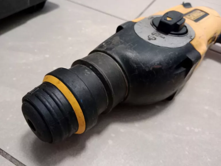 MŁOTOWIERTARKA DEWALT D25123 -QS