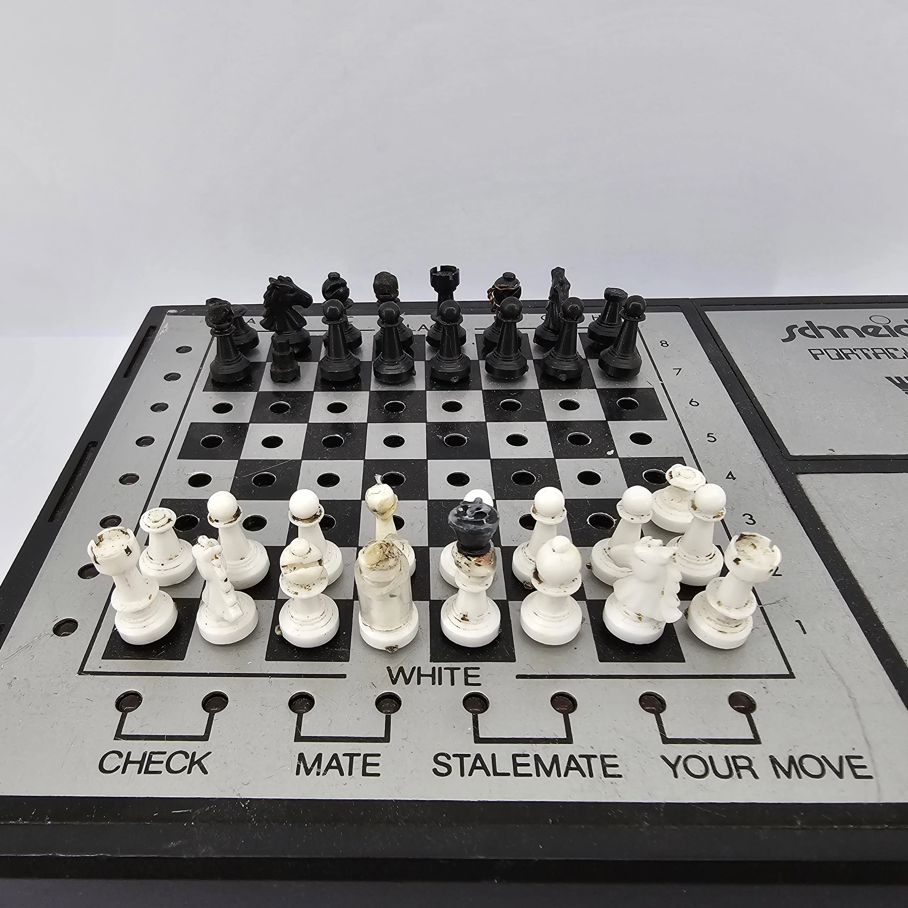 szachy-elektroniczne-schneider-portachess-stan-11323-2