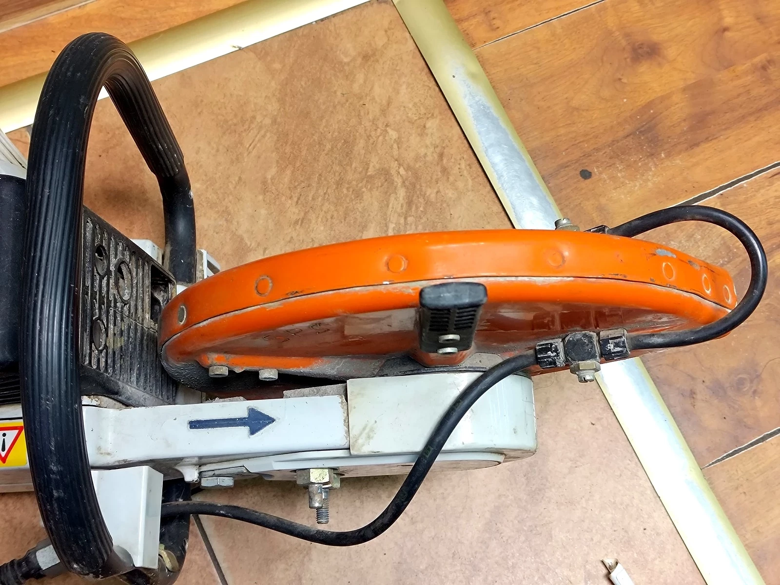 przecinarka-spalinowa-do-betonu-stihl-ts-360-zasilanie-spalinowe