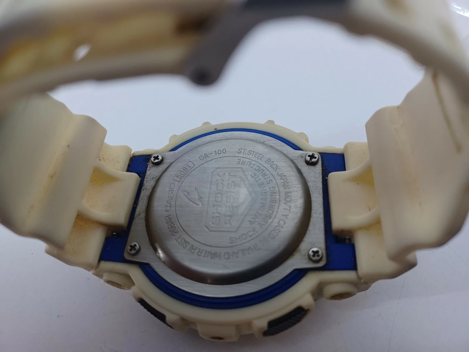 replika-g-shock-ga-100-bialy-mechanizm-kwarcowy