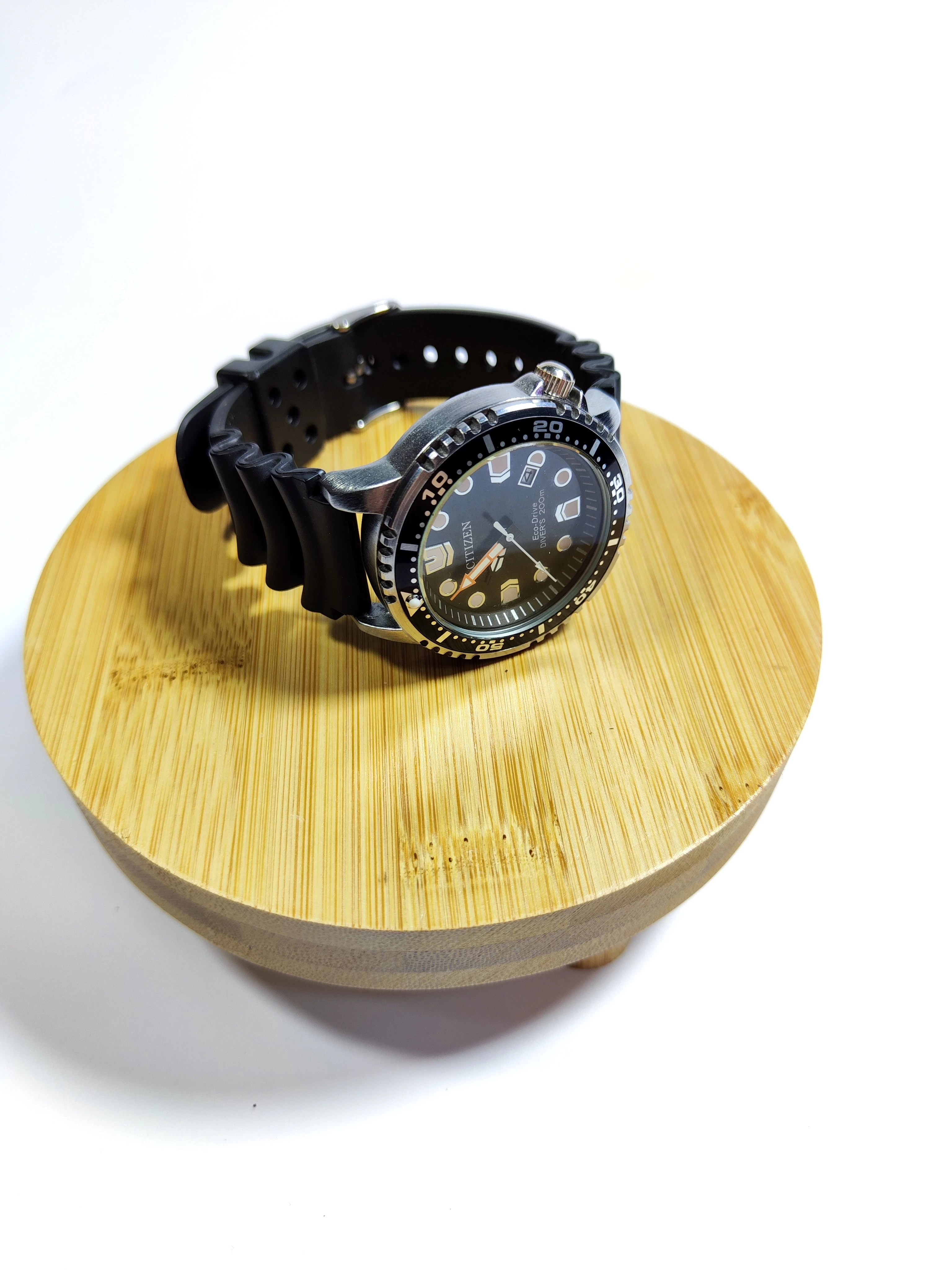 zegarek-citizen-eco-drive-h500-s037565-mechanizm-kwarcowy