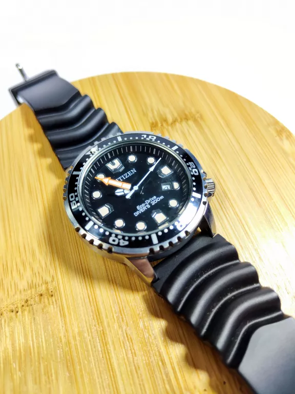 zegarek-citizen-eco-drive-h500-s037565-stan-uzywany