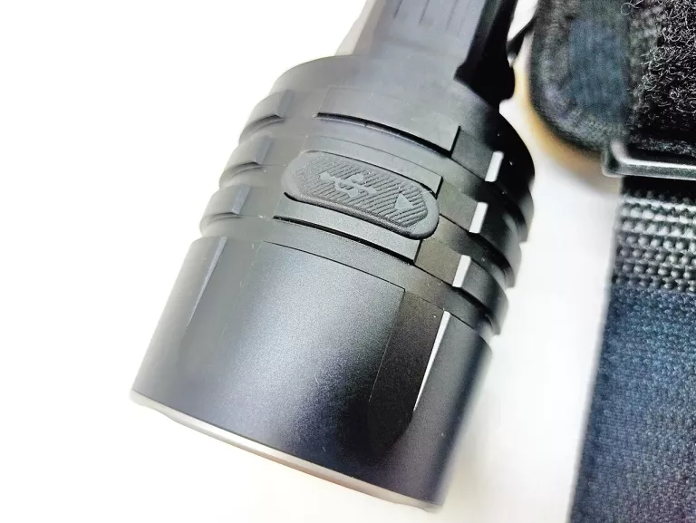 LATARKA FENIX LR35R
