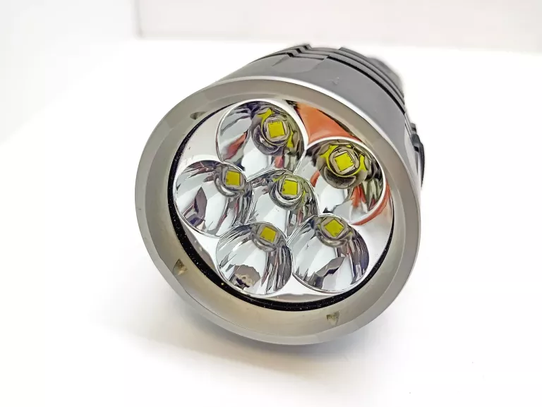LATARKA FENIX LR35R