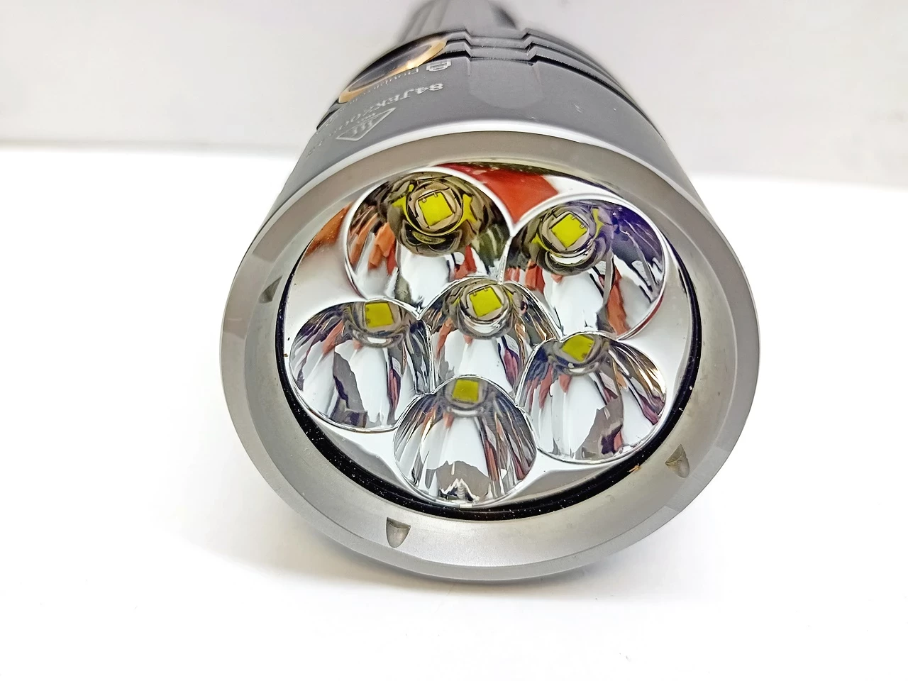 latarka-fenix-lr35r-zasilanie-akumulatorowe