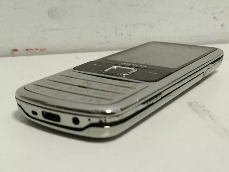 TELEFON NOKIA 6700 SREBNA KOMPLET