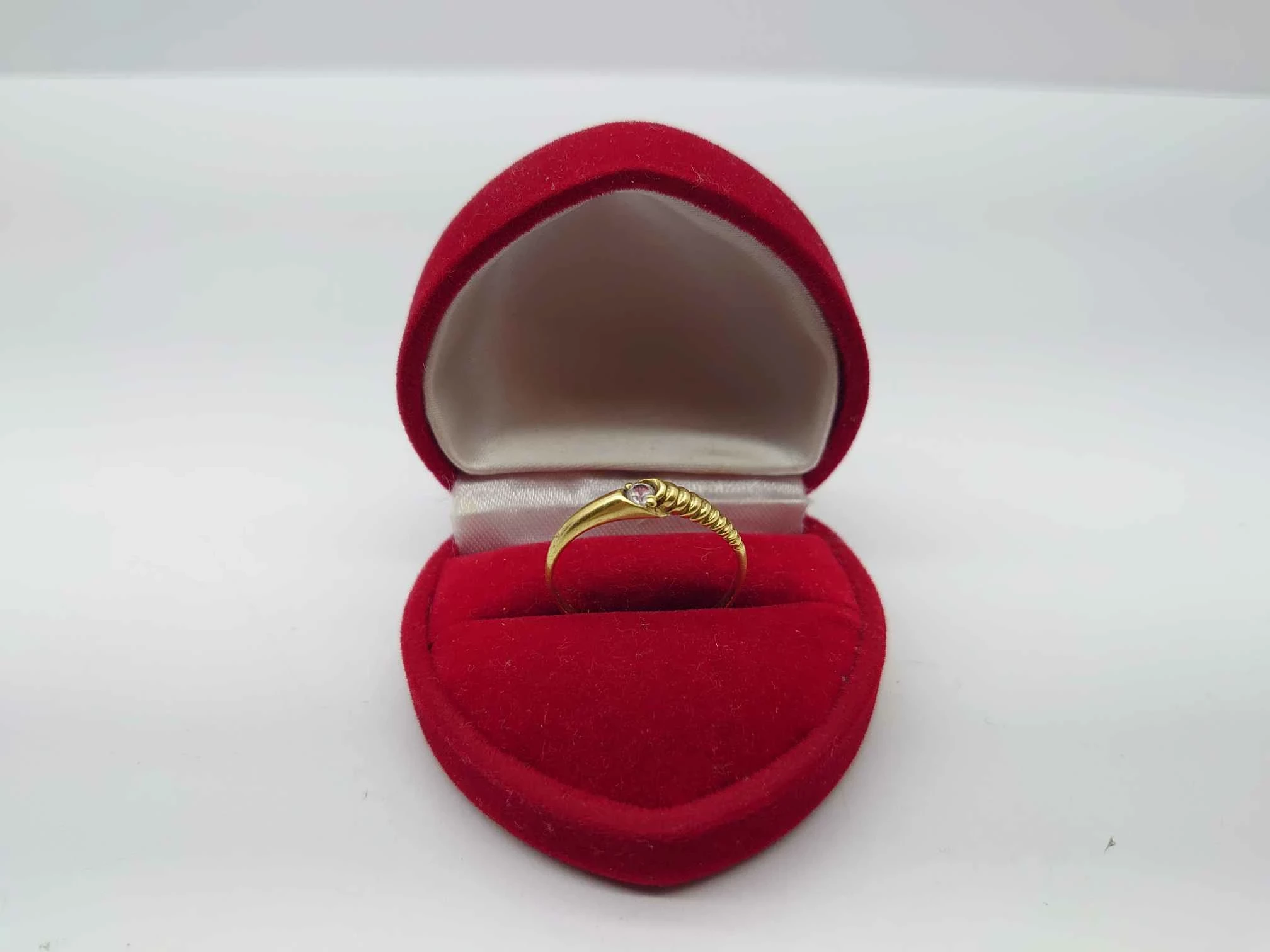 delikatny-zloty-pierscionek-proba-585-139-g-r17-ean-gtin-5905868206180