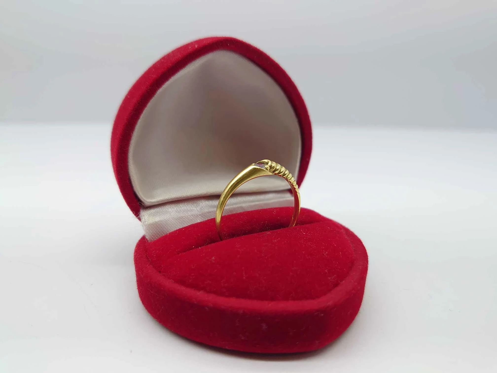 delikatny-zloty-pierscionek-proba-585-139-g-r17-material-15835-2