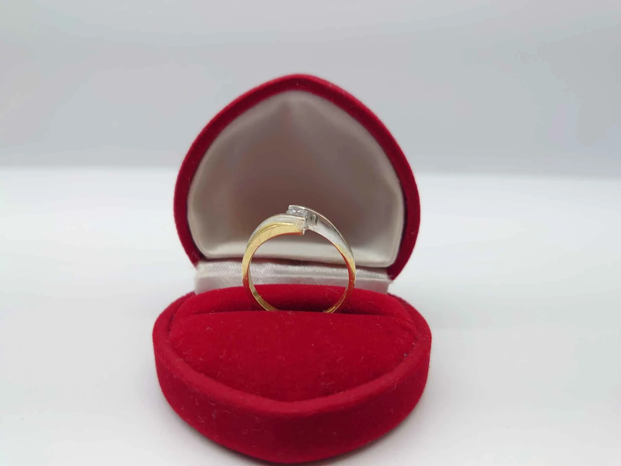 zmyslowy-zloty-pierscionek-proba-585waga-272-r13-stan-11323-2