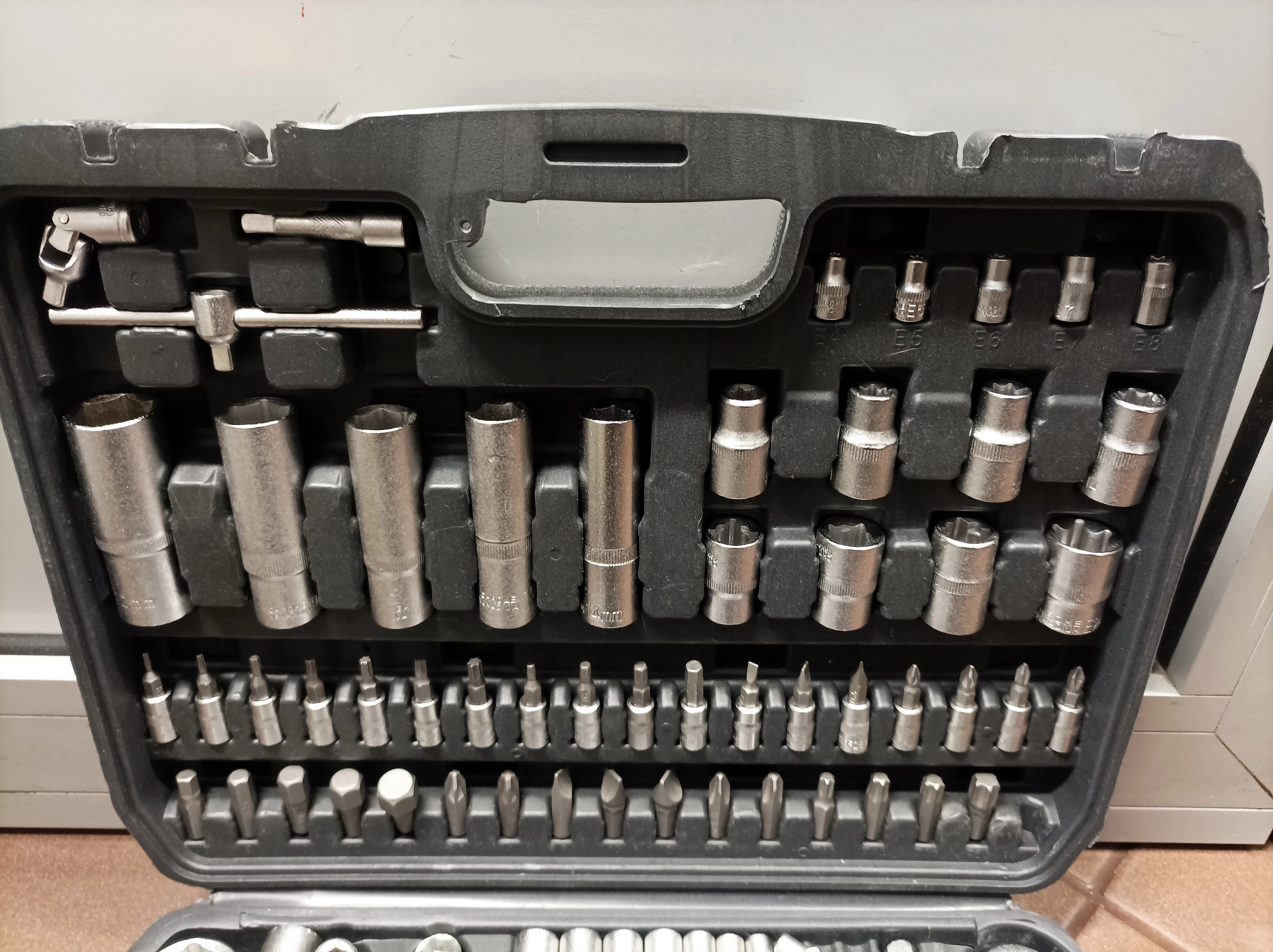 zestaw-kluczy-nasadowych-108-el-best-stan-uzywany