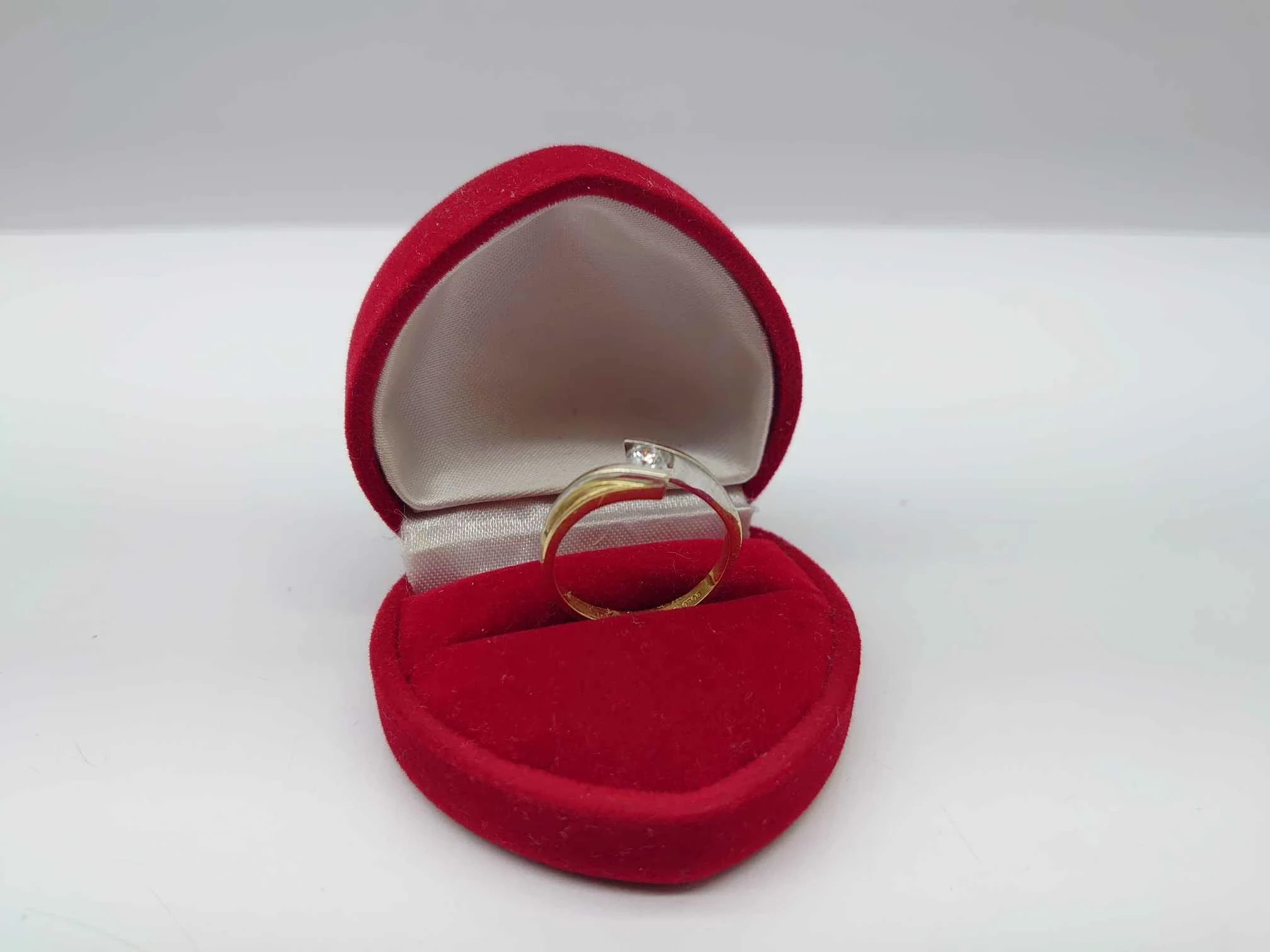 zmyslowy-zloty-pierscionek-proba-585waga-272-r13-ean-gtin-5905868206135