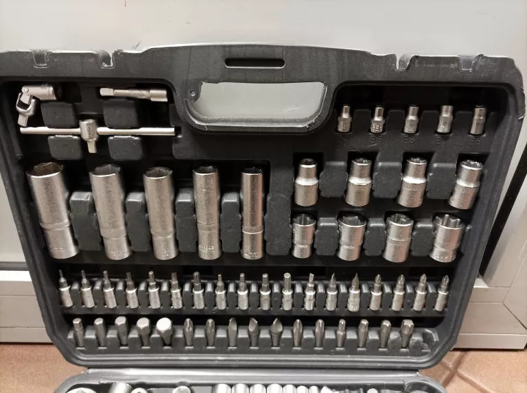 zestaw-kluczy-nasadowych-108-el-best-stan-uzywany