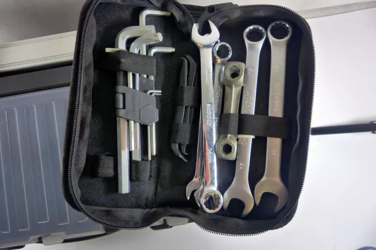 SKRZYNKA NARZEDZIOWA S 600 KLUCZE PISTOLET AW TOOLS