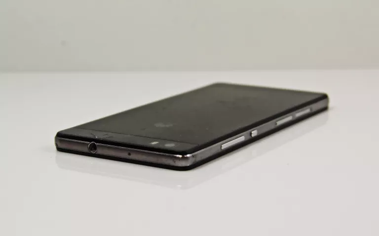 SMARTFON HUAWEI P8 LITE 2 GB / 16 GB CZARNY