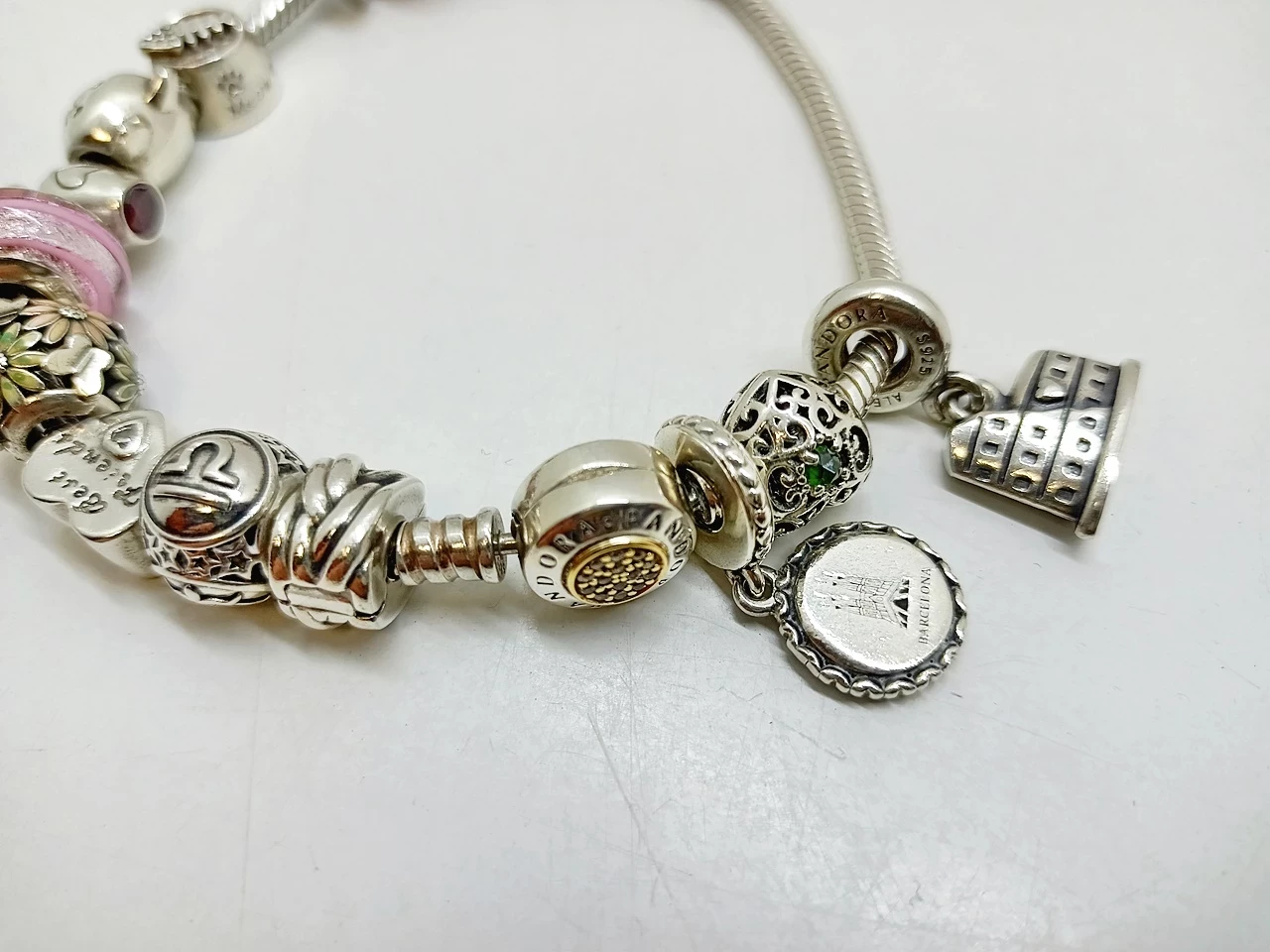 bransoletka-pandora-zawieszki-charms-kolor-dominujacy-wielokolorowy