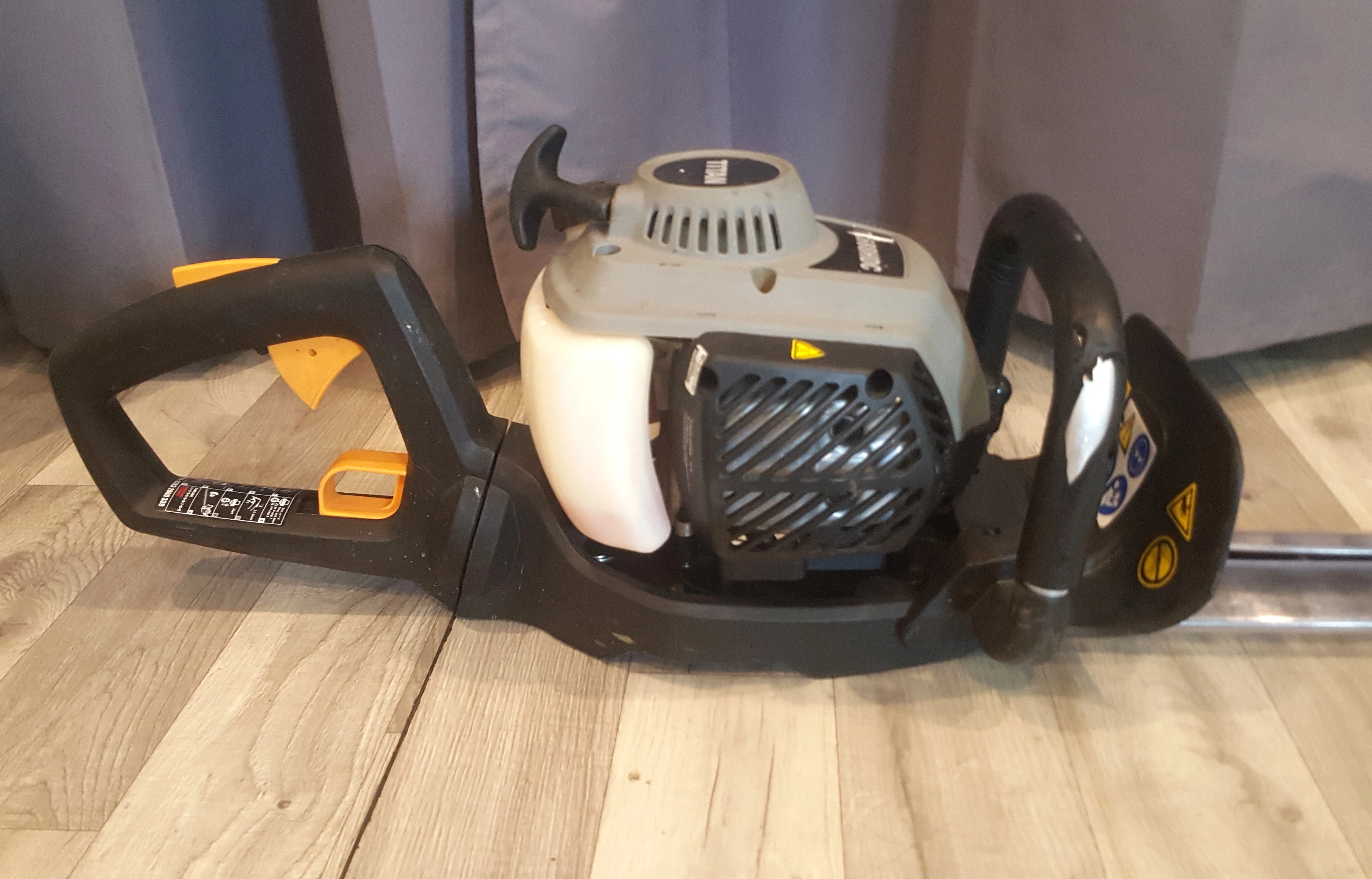 nozyce-spalinowe-do-zywoplotu-titan-ttl688hdc-product-id-666431bb-32e7-467e-91f8-fc98f2c7d71e