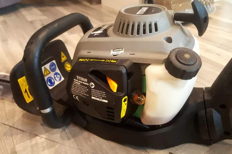 nozyce-spalinowe-do-zywoplotu-titan-ttl688hdc-zasilanie-spalinowe