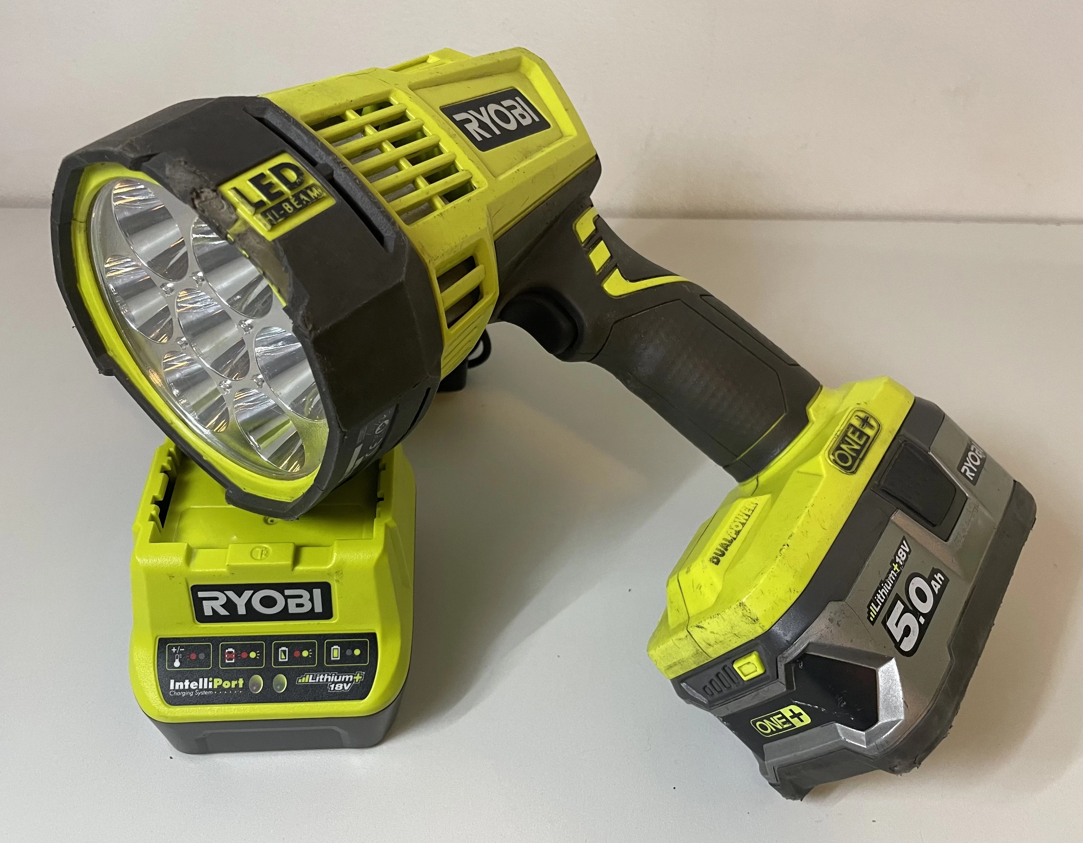 latarka-ryobi-one-r18spl-aku-50ah-rb18l50-lad-przemyslowa-1-wegrow