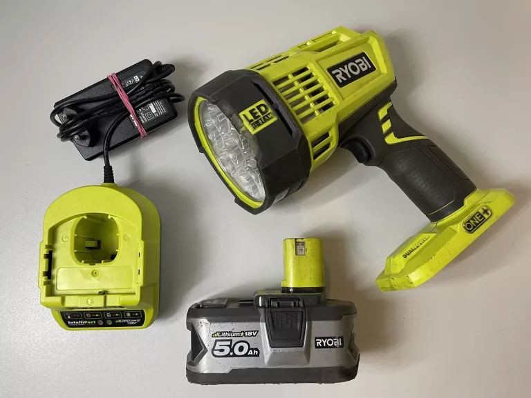 latarka-ryobi-one-r18spl-aku-50ah-rb18l50-lad-temperatura-barwowa-5500