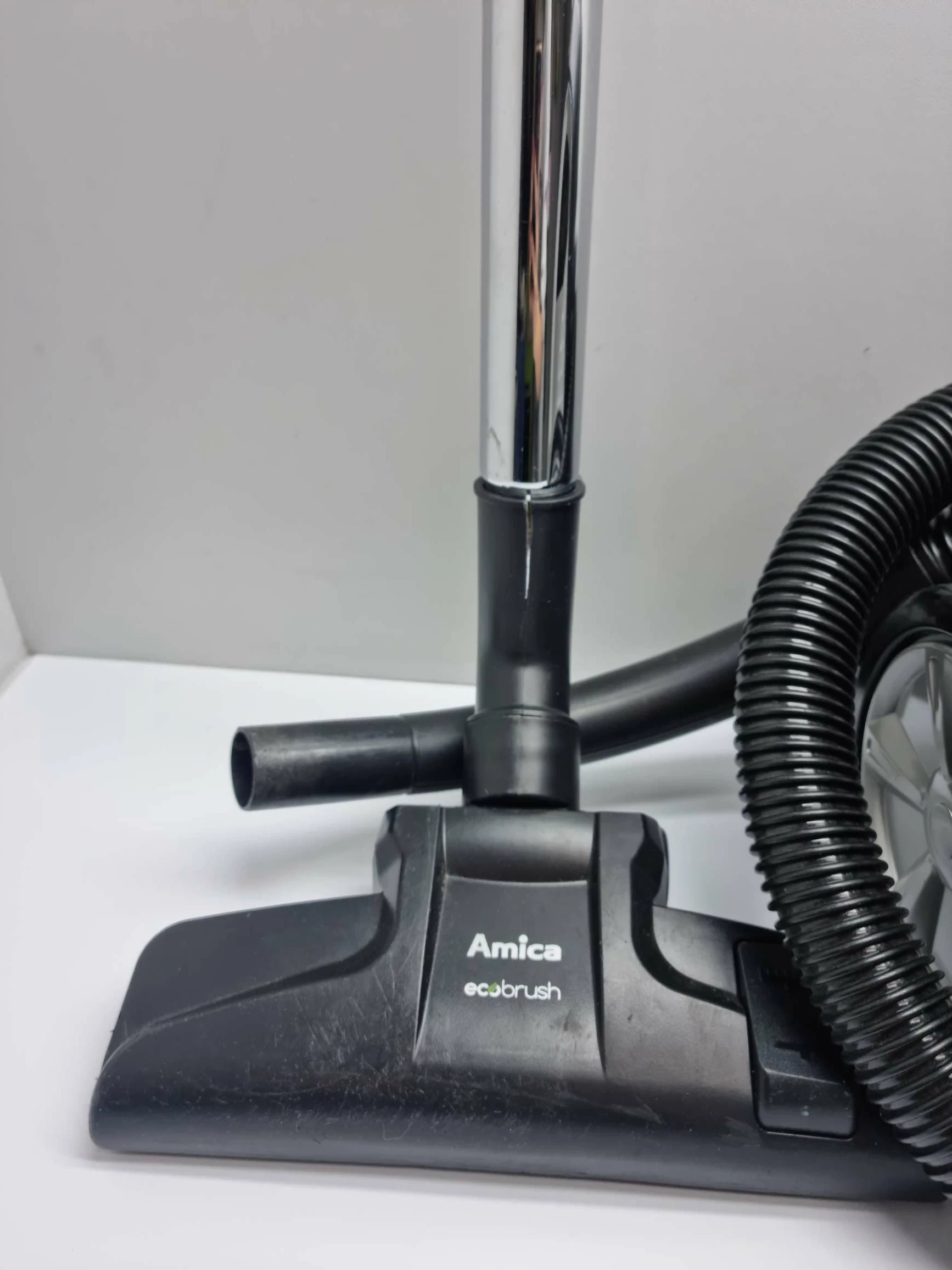 odkurzacz-amica-bagio-eco-900w-kolor-dominujacy-czarny