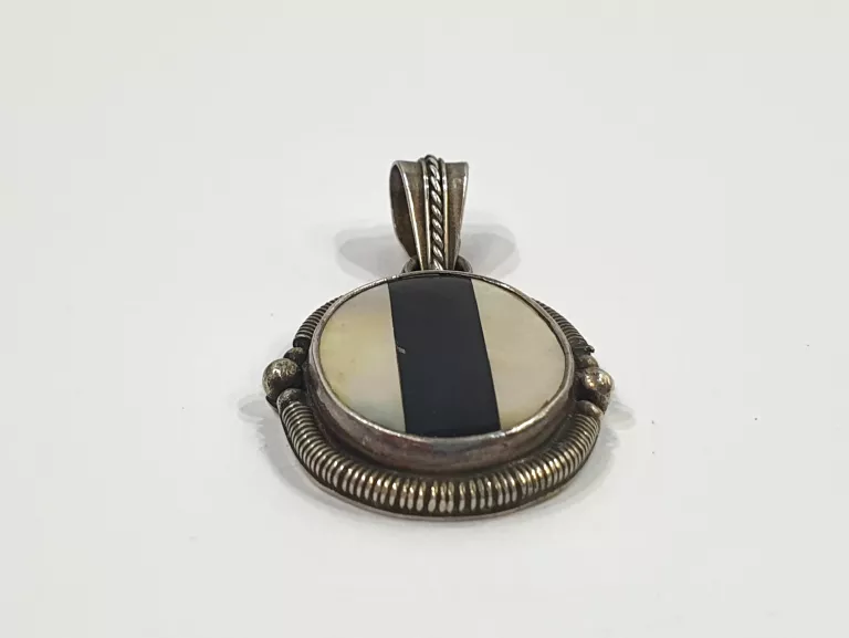 SREBRNA ZAWIESZKA Z MASĄ PERŁOWĄ 9,12G 925