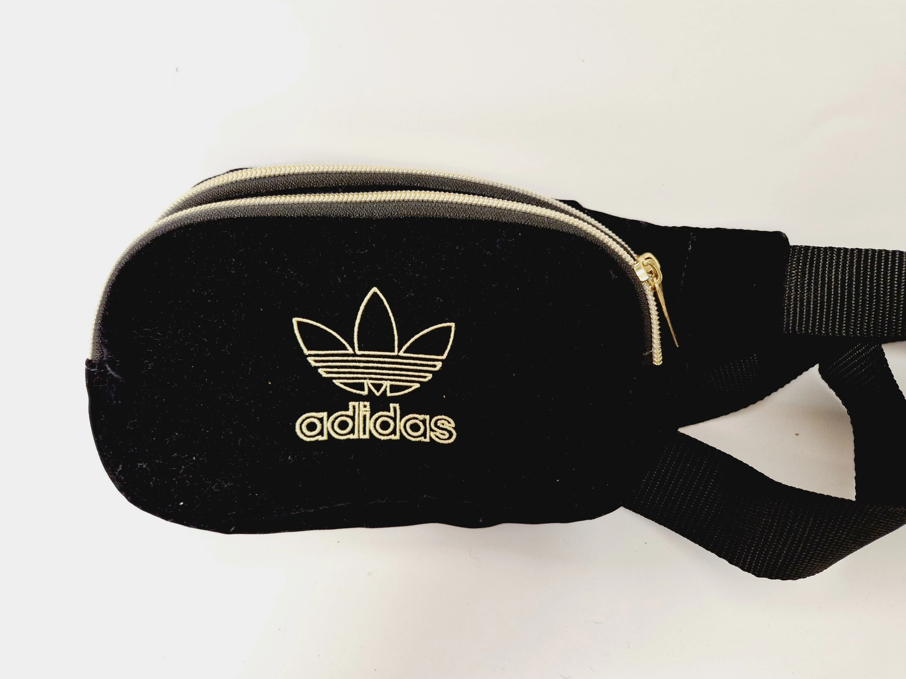 saszetka-adidas-damska-aleja-wolnosci-15b-czestochowa-sj